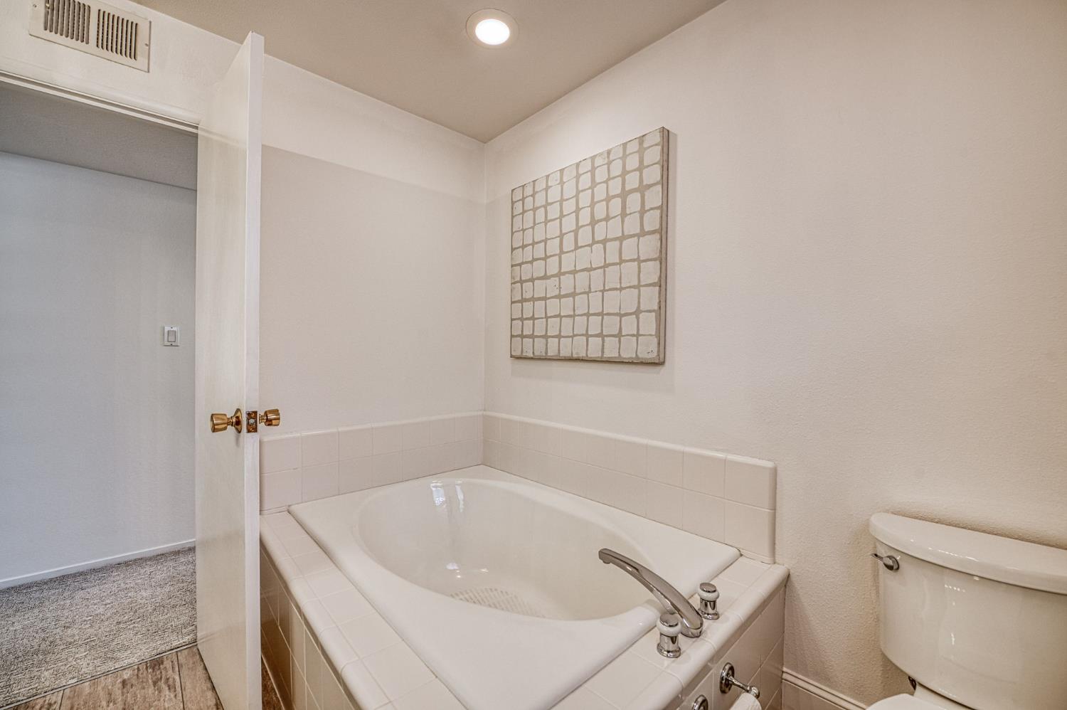6350 N 10Th St, Fresno, CA 93710