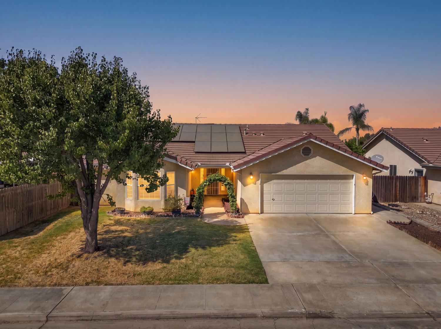 1914 Theresa Ave, Hanford, CA 93230