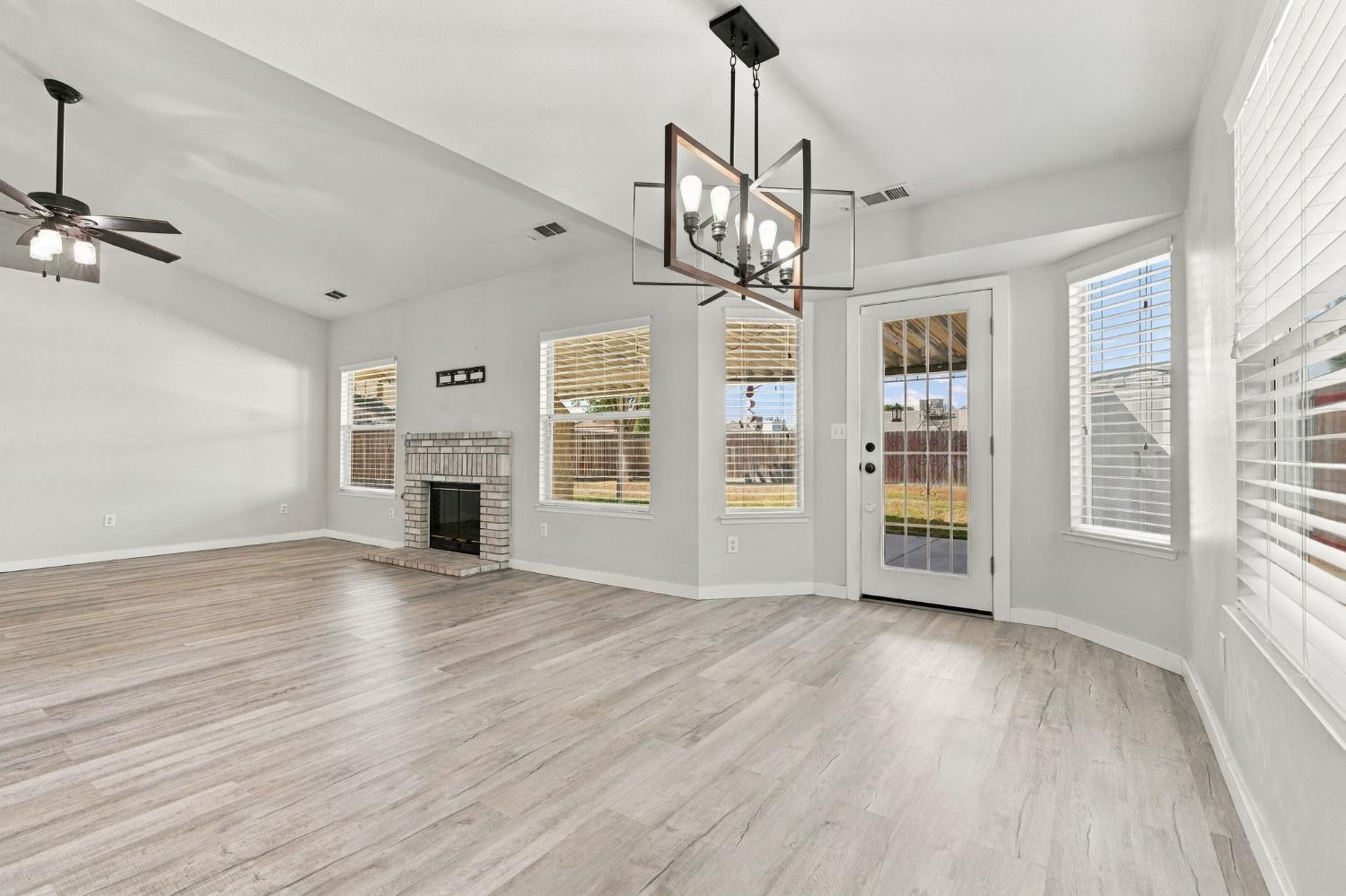 1914 Theresa Ave, Hanford, CA 93230
