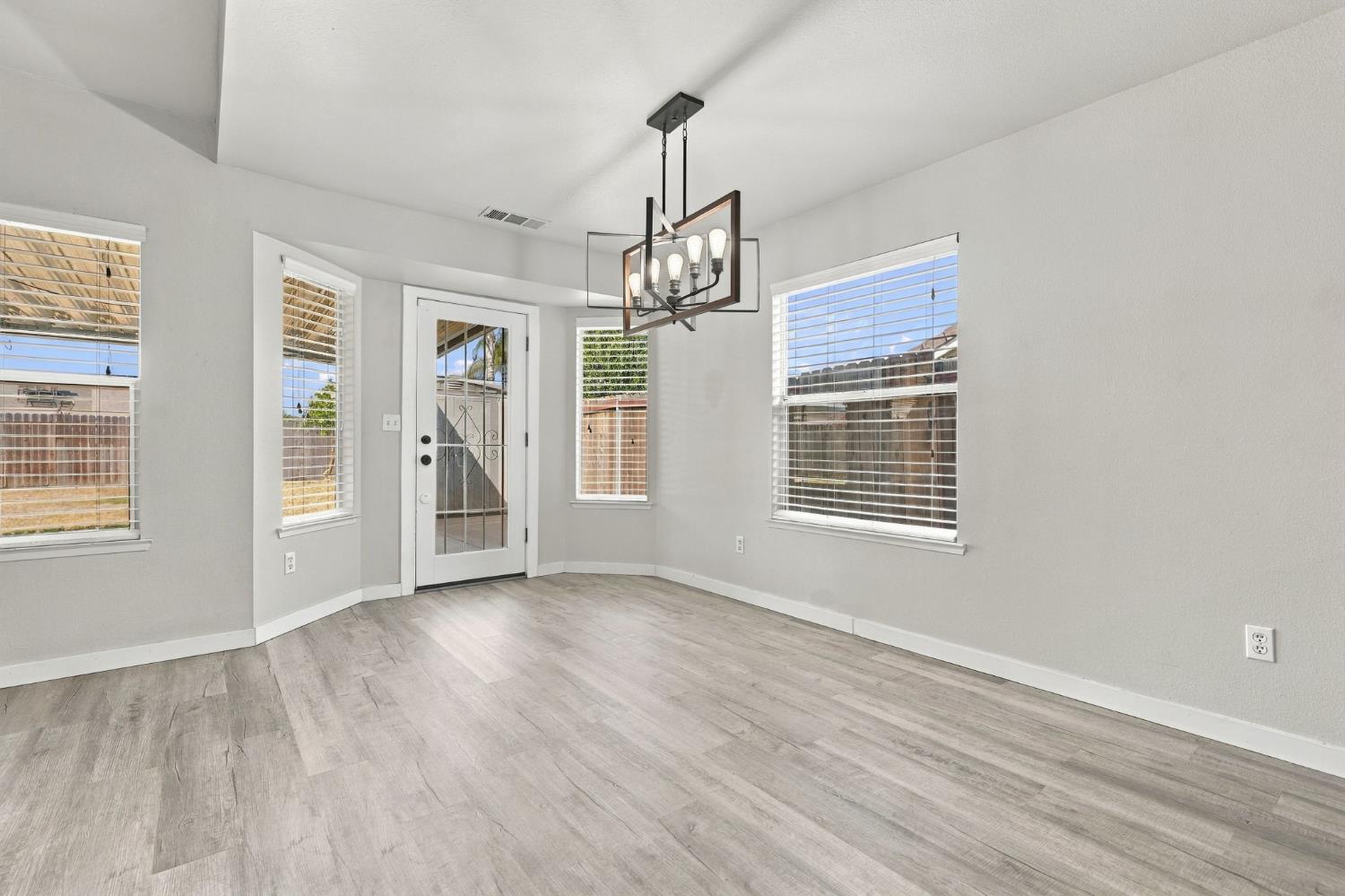 1914 Theresa Ave, Hanford, CA 93230
