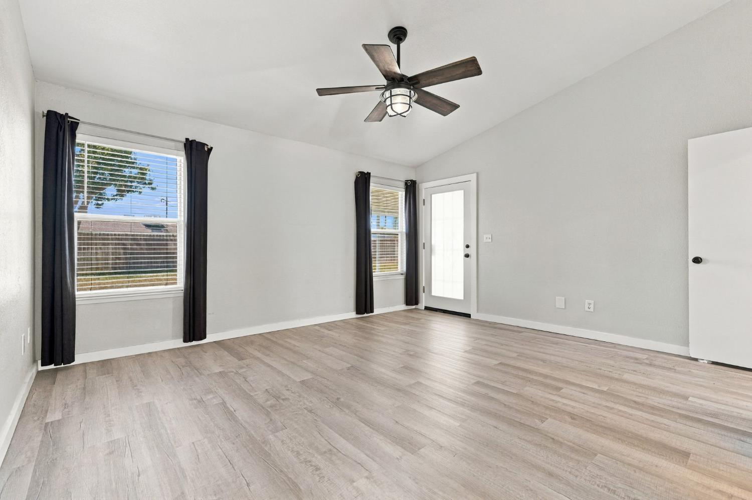 1914 Theresa Ave, Hanford, CA 93230