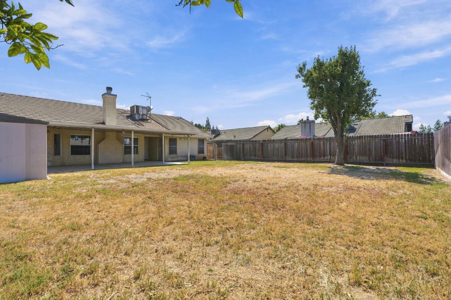 1914 Theresa Ave, Hanford, CA 93230