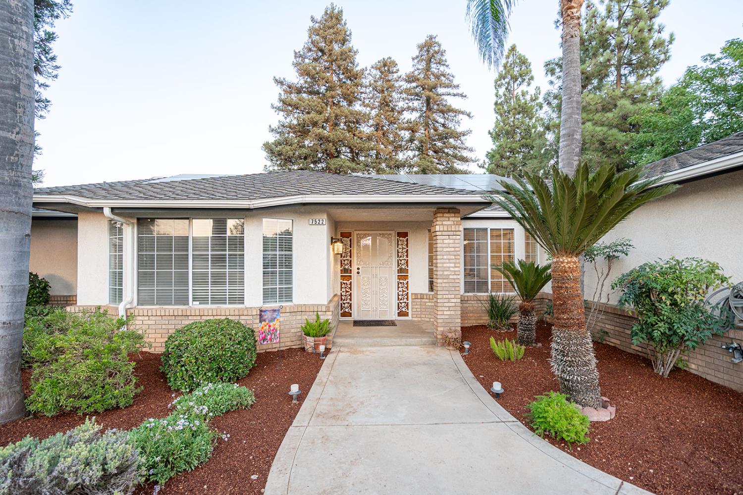 7522 N Mansionette Dr, Fresno, CA 93720