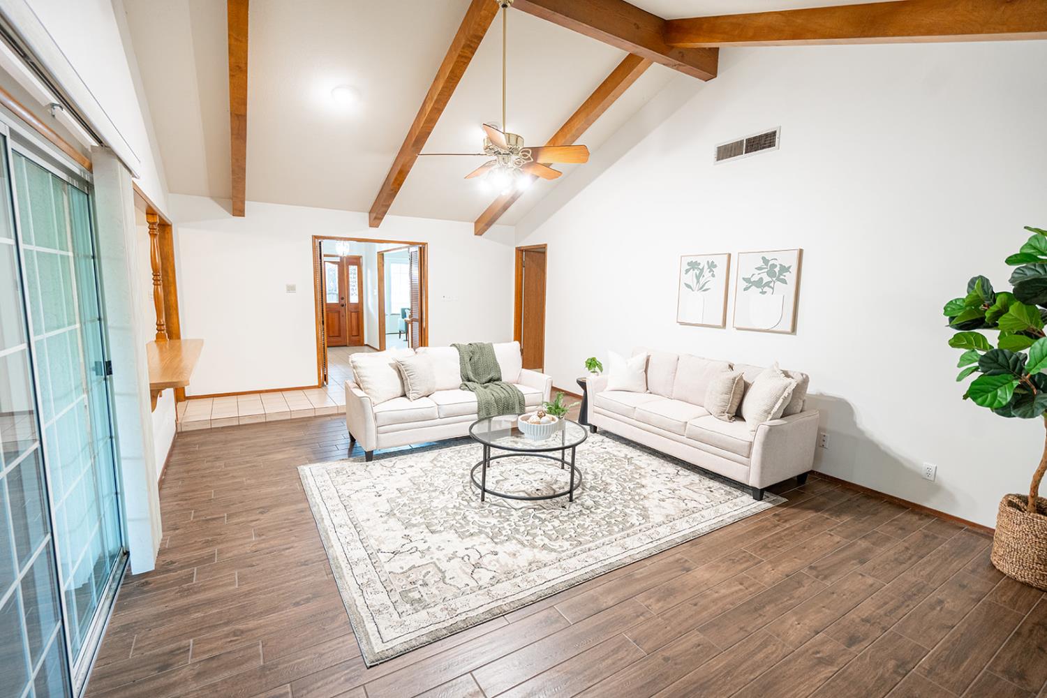 7522 N Mansionette Dr, Fresno, CA 93720