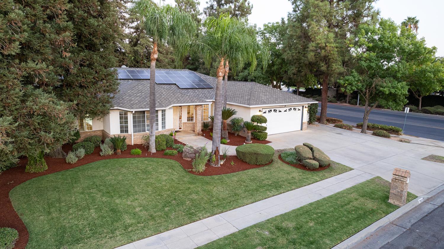 7522 N Mansionette Dr, Fresno, CA 93720