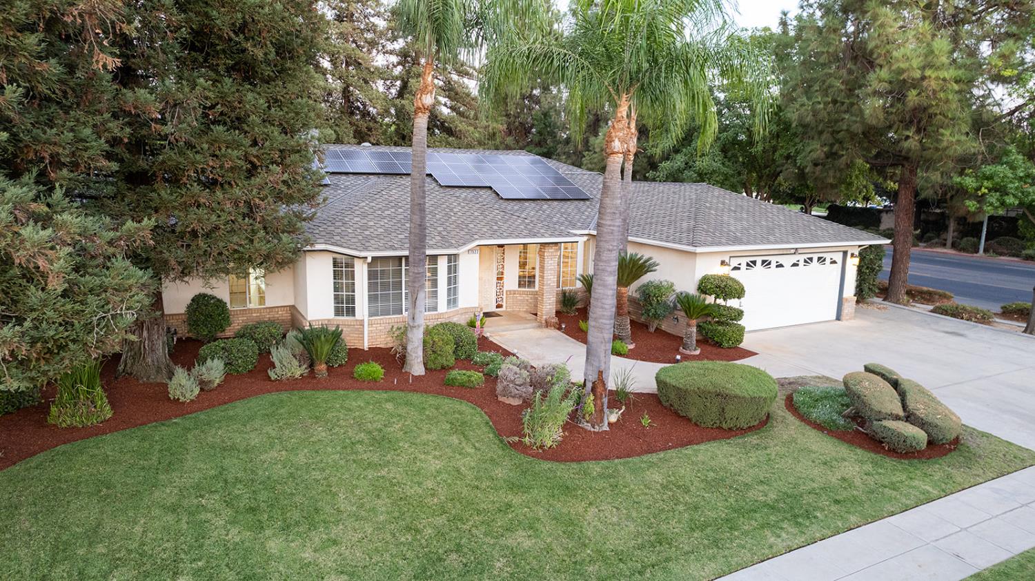 7522 N Mansionette Dr, Fresno, CA 93720