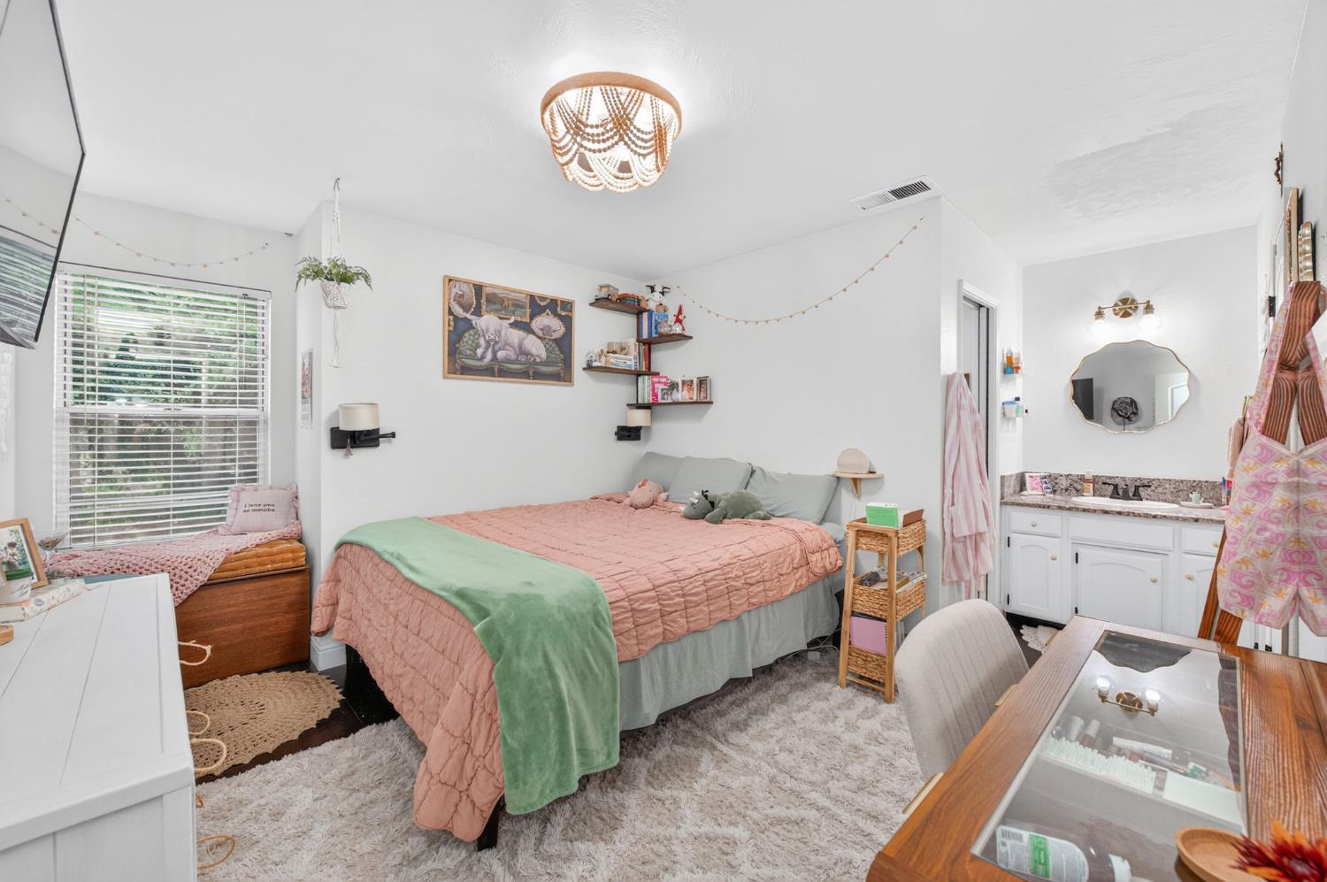 9365 N Archie Ave, Fresno, CA 93720