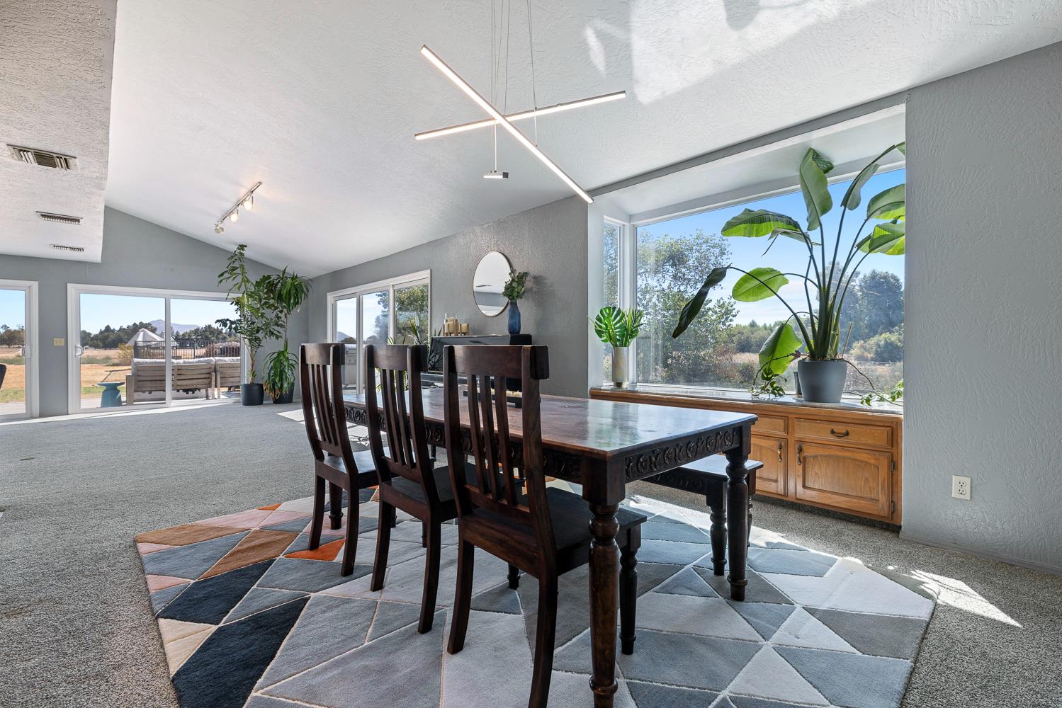 4606 N Kittyhawk Ave, Sanger, CA 93657