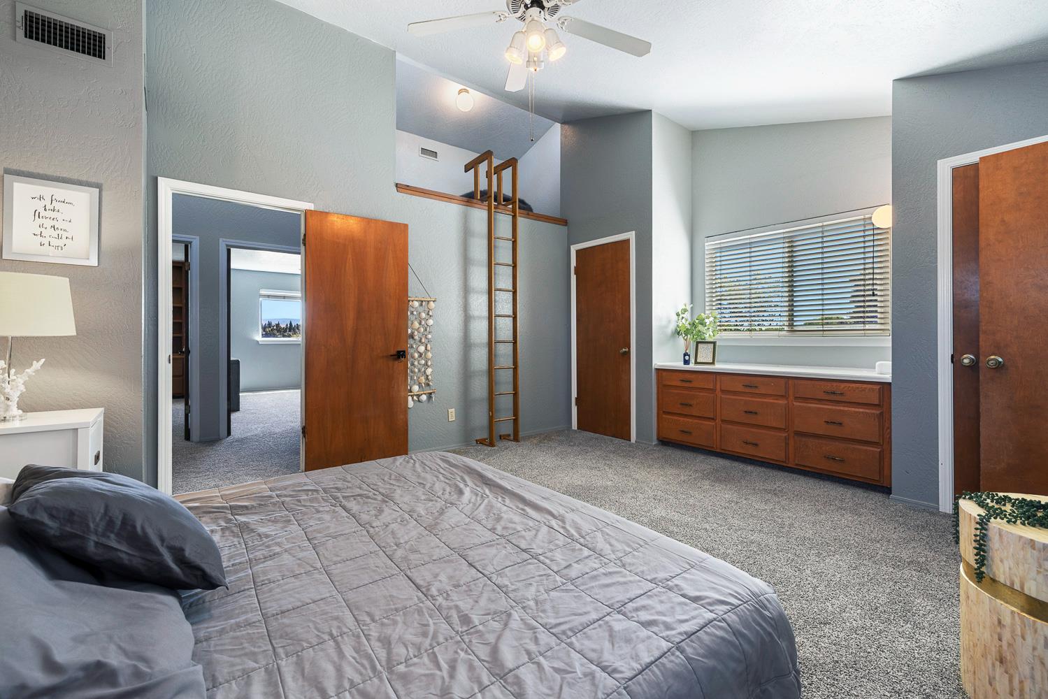 4606 N Kittyhawk Ave, Sanger, CA 93657