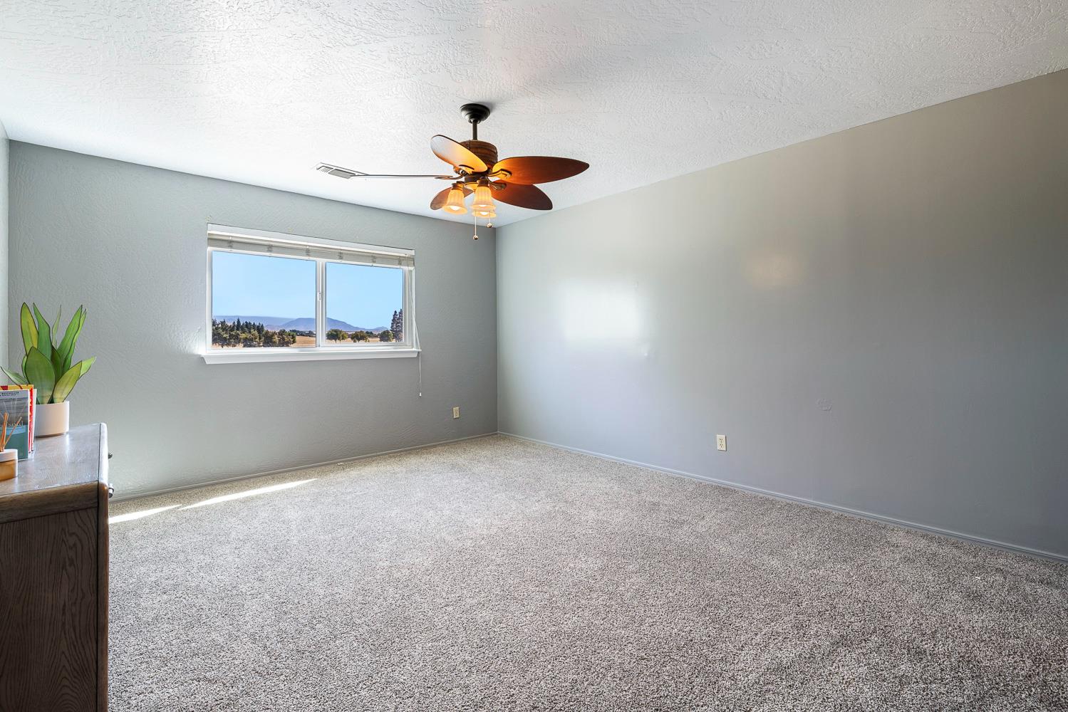 4606 N Kittyhawk Ave, Sanger, CA 93657