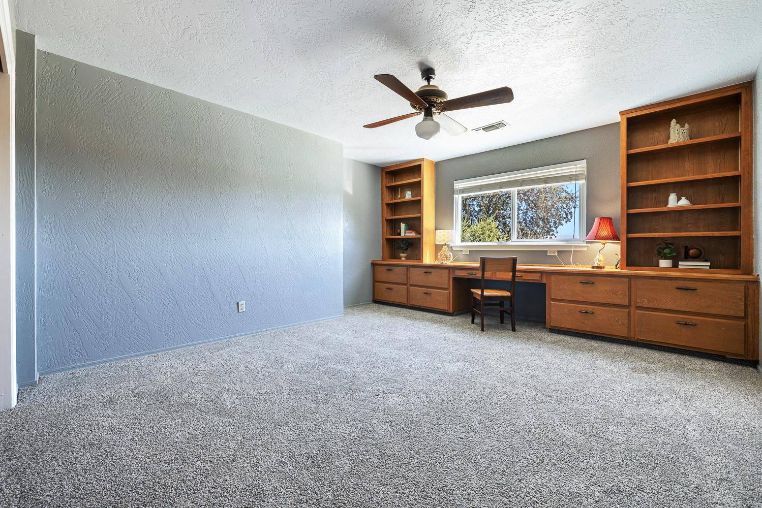 4606 N Kittyhawk Ave, Sanger, CA 93657