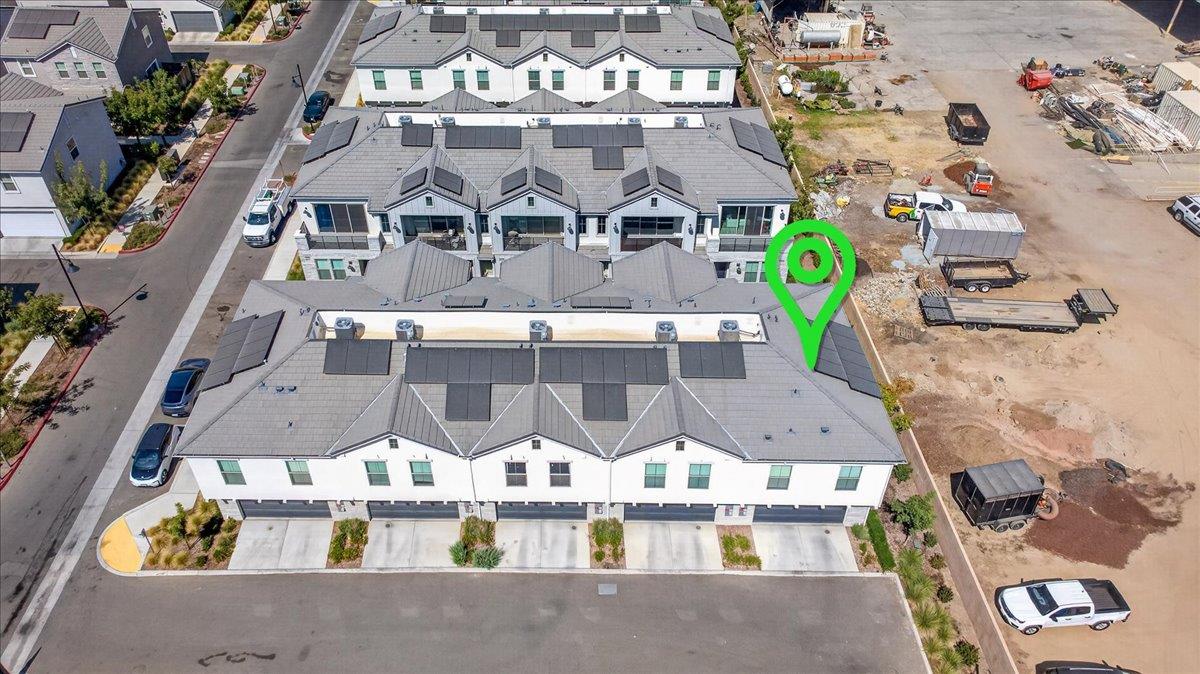 10910 N Honey Suckle Dr, Fresno, CA 93730