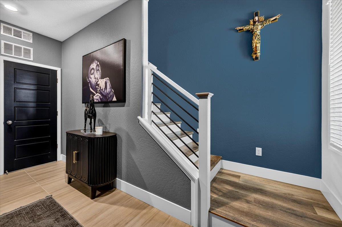 10910 N Honey Suckle Dr, Fresno, CA 93730