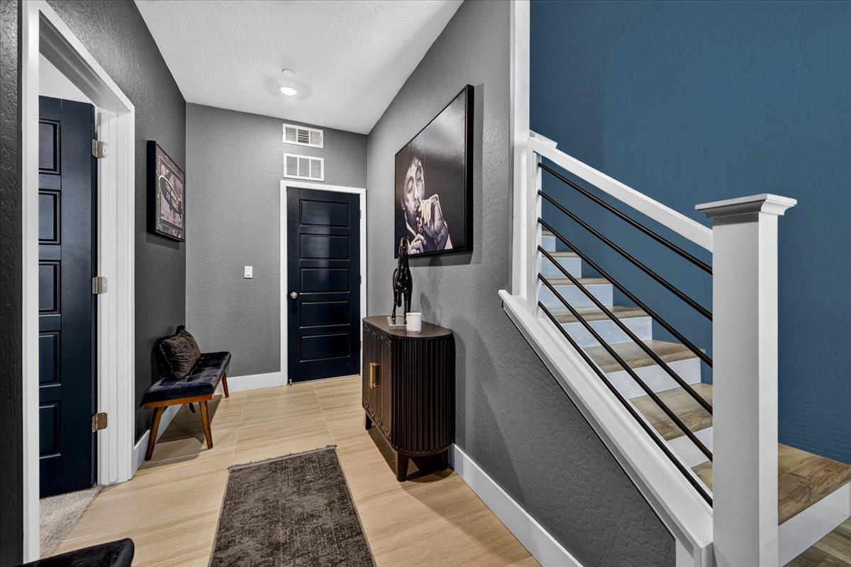 10910 N Honey Suckle Dr, Fresno, CA 93730