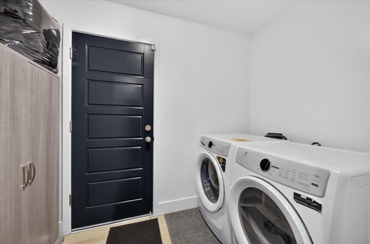 10910 N Honey Suckle Dr, Fresno, CA 93730
