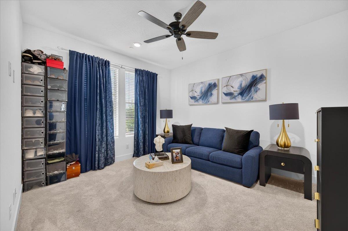 10910 N Honey Suckle Dr, Fresno, CA 93730