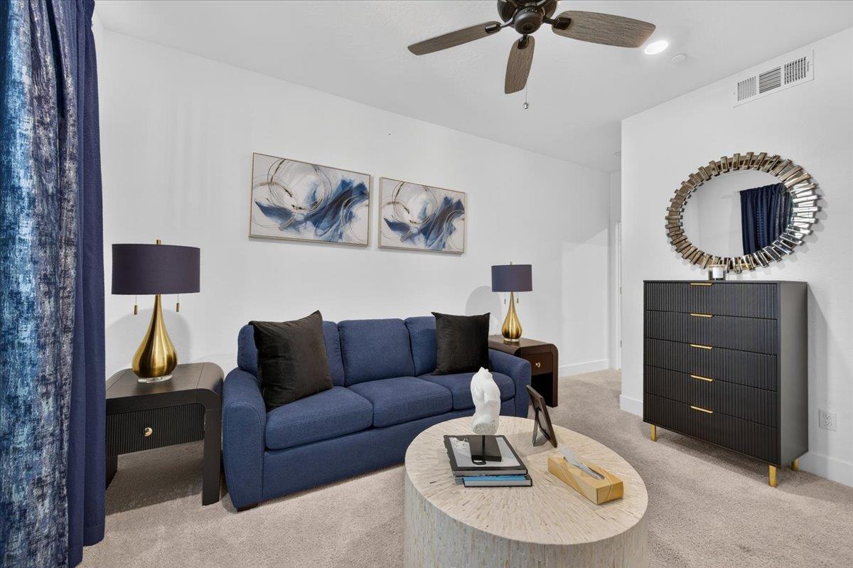 10910 N Honey Suckle Dr, Fresno, CA 93730