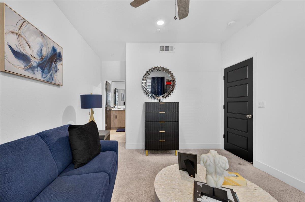 10910 N Honey Suckle Dr, Fresno, CA 93730