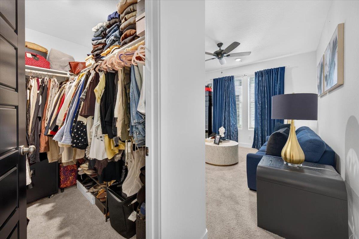 10910 N Honey Suckle Dr, Fresno, CA 93730