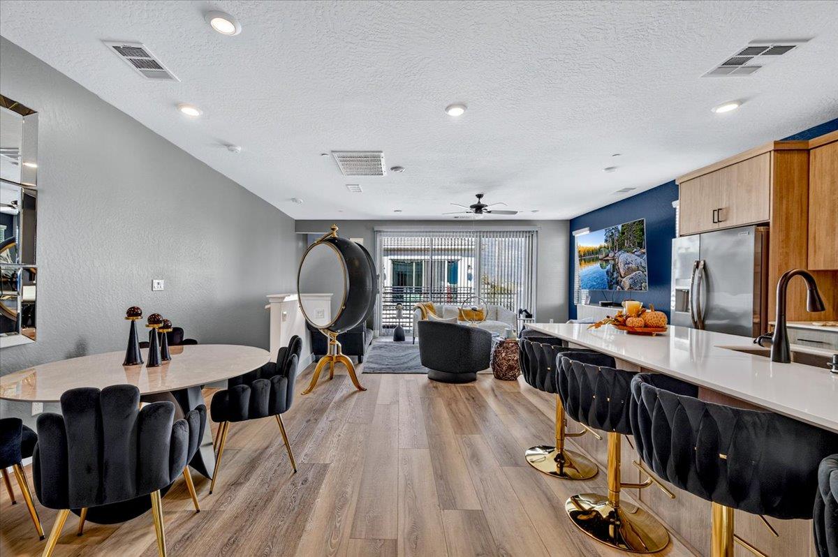 10910 N Honey Suckle Dr, Fresno, CA 93730