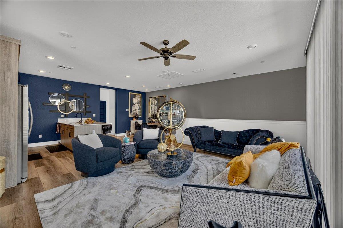 10910 N Honey Suckle Dr, Fresno, CA 93730
