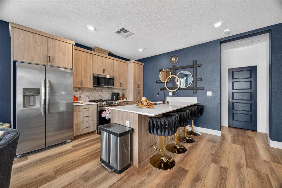 10910 N Honey Suckle Dr, Fresno, CA 93730
