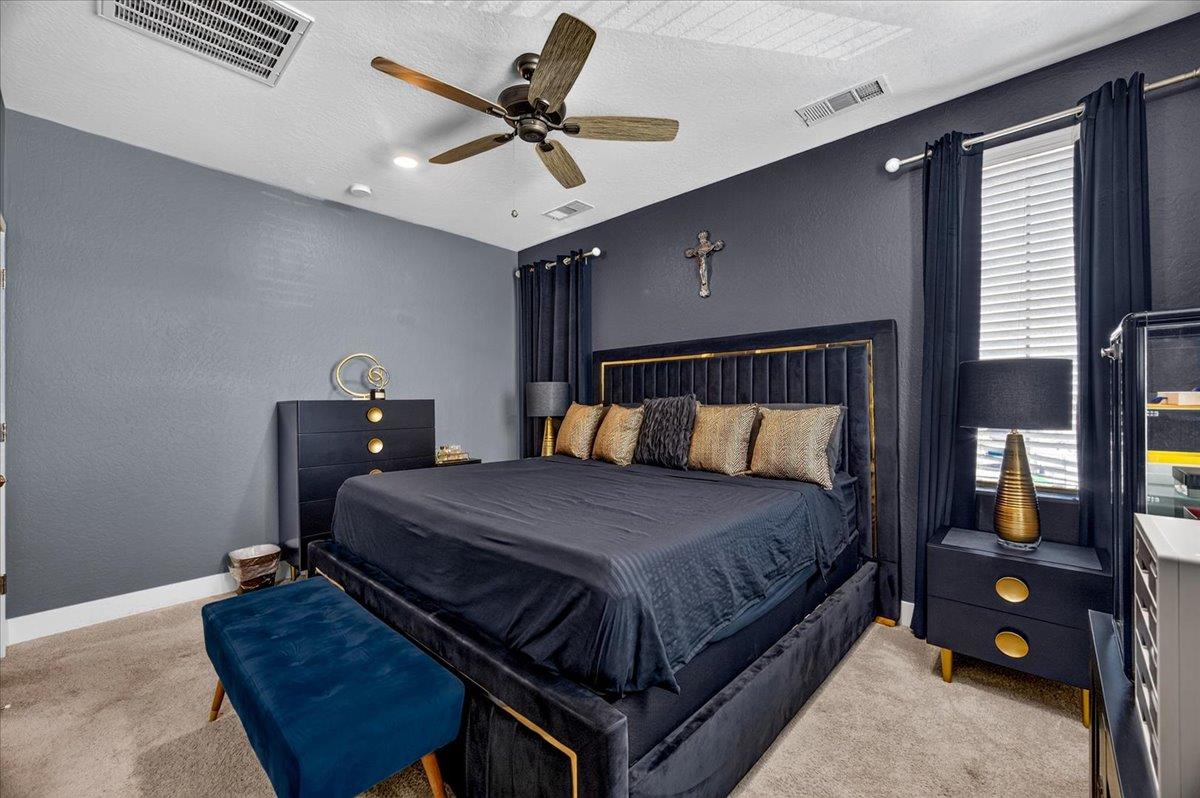 10910 N Honey Suckle Dr, Fresno, CA 93730