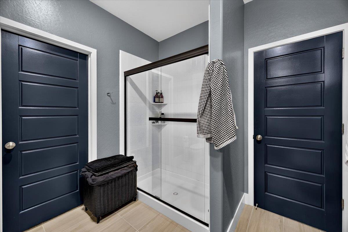 10910 N Honey Suckle Dr, Fresno, CA 93730