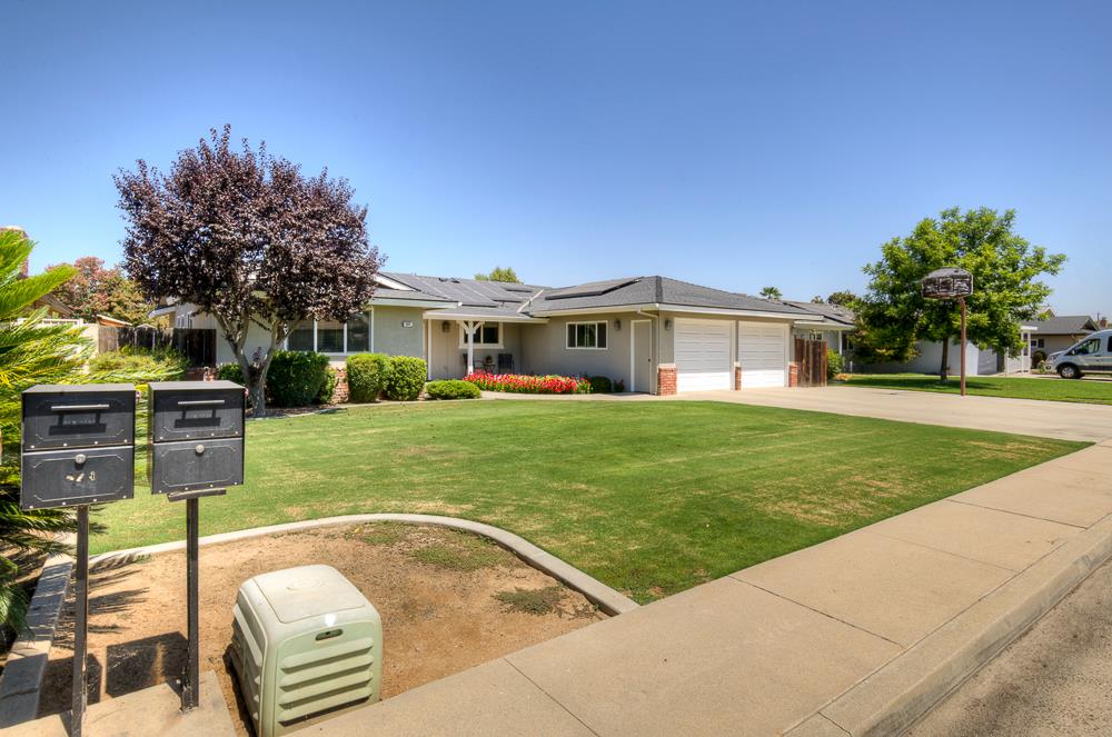 824 W Herbert Ave, Reedley, CA 93654