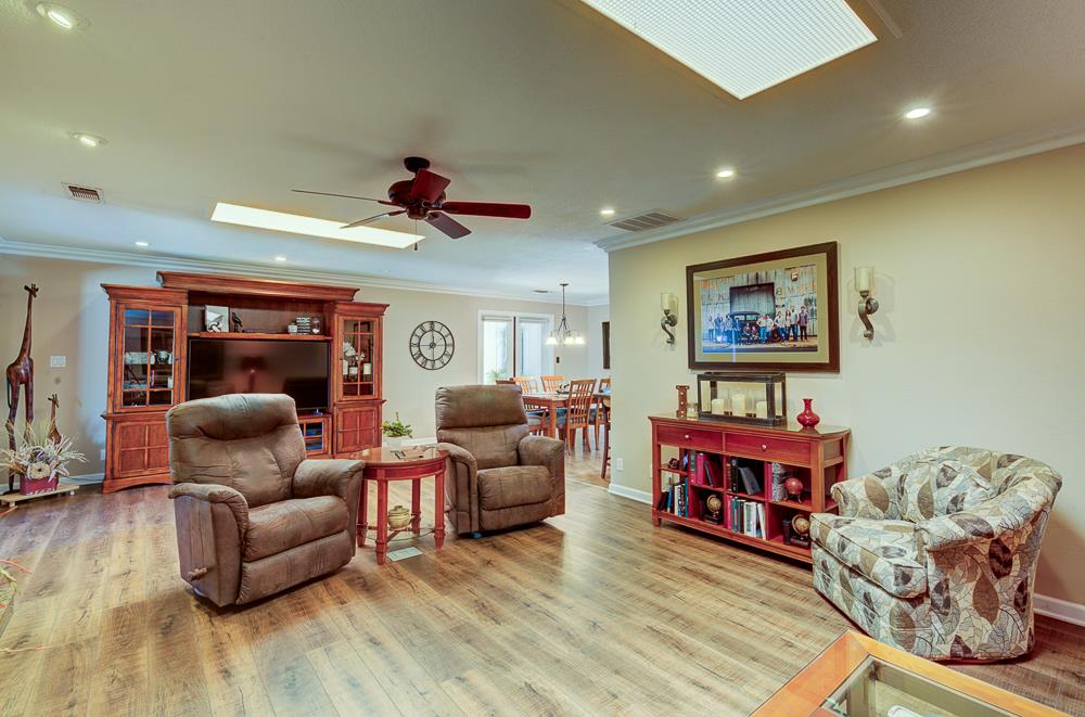 824 W Herbert Ave, Reedley, CA 93654