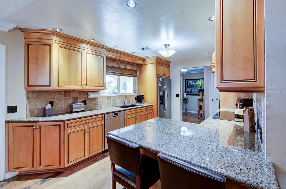 824 W Herbert Ave, Reedley, CA 93654
