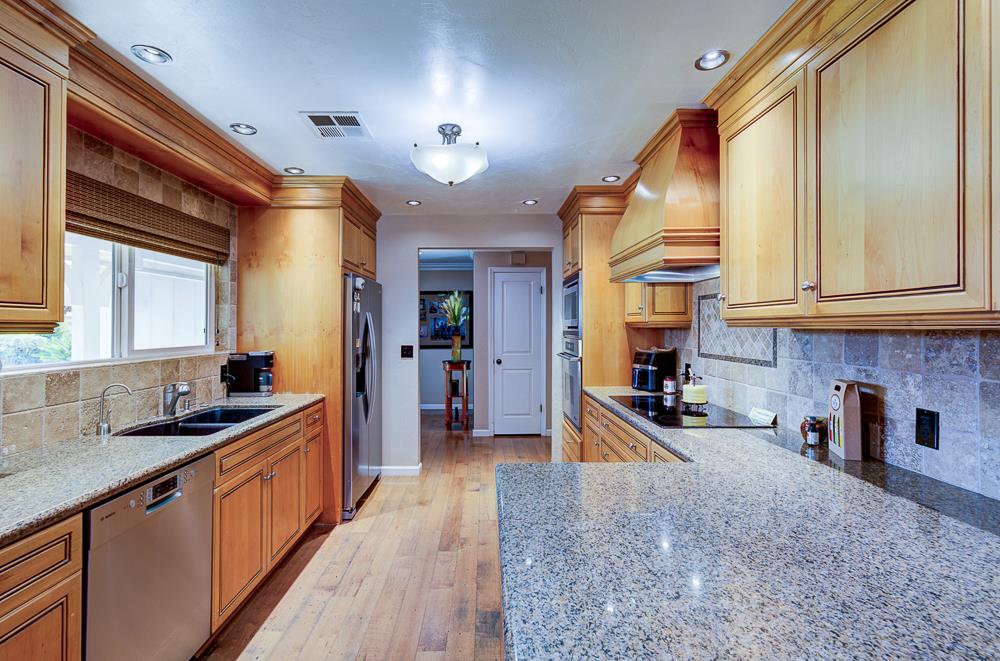 824 W Herbert Ave, Reedley, CA 93654