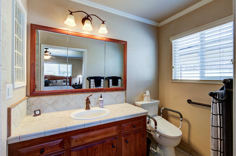 824 W Herbert Ave, Reedley, CA 93654