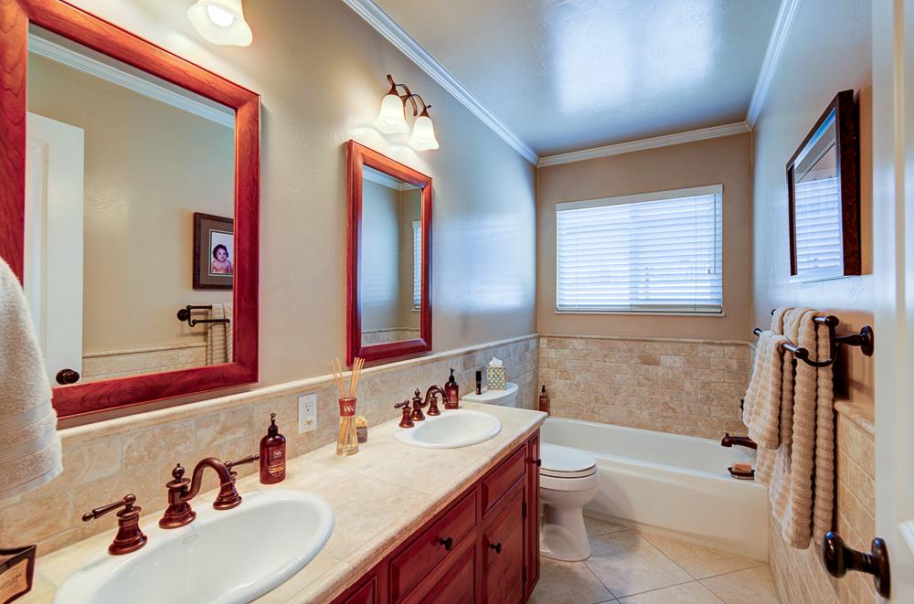 824 W Herbert Ave, Reedley, CA 93654