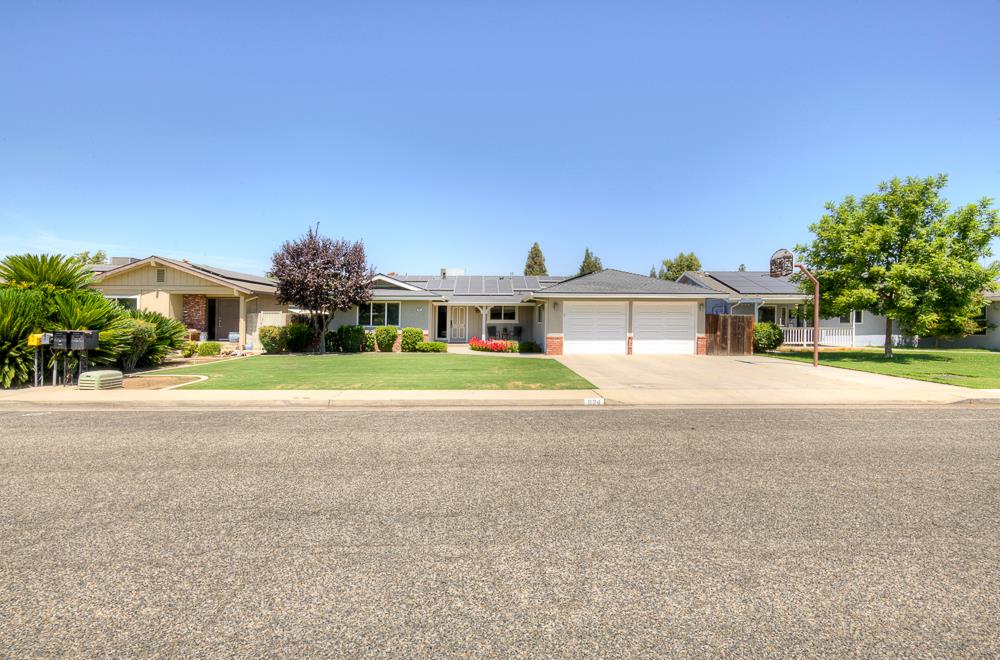 824 W Herbert Ave, Reedley, CA 93654