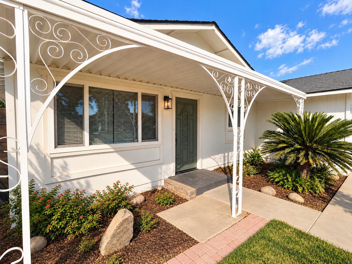 587 Sunset St, Kingsburg, CA 93631