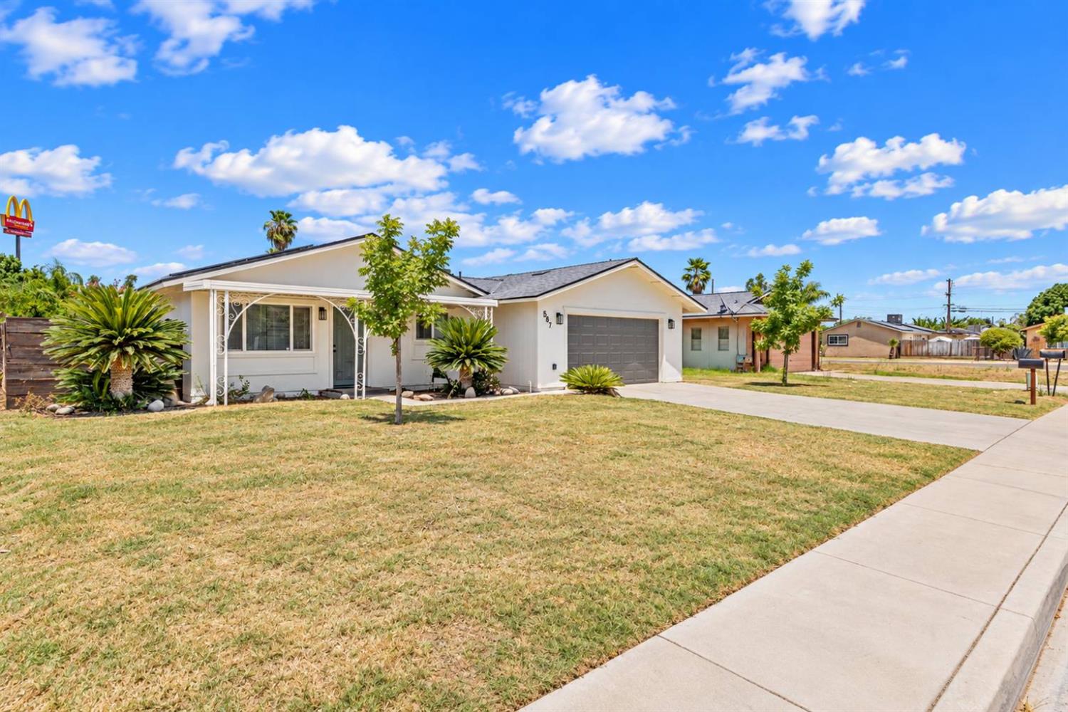 587 Sunset St, Kingsburg, CA 93631