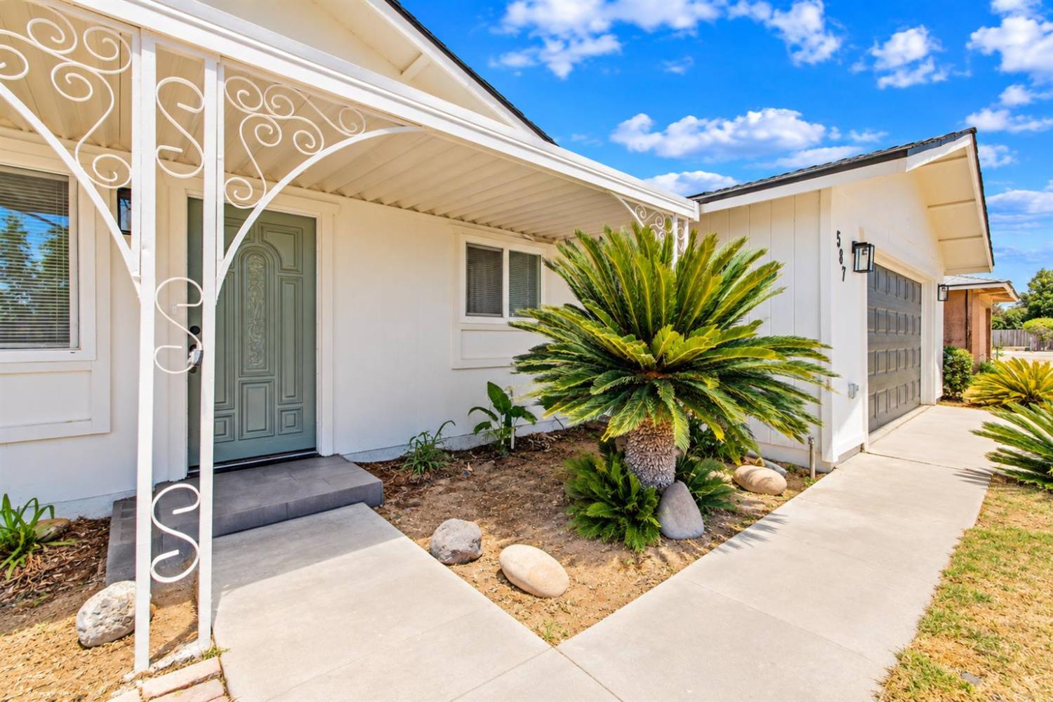 587 Sunset St, Kingsburg, CA 93631