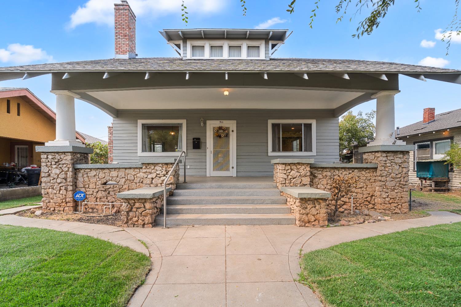 511 N St, Sanger, CA 93657