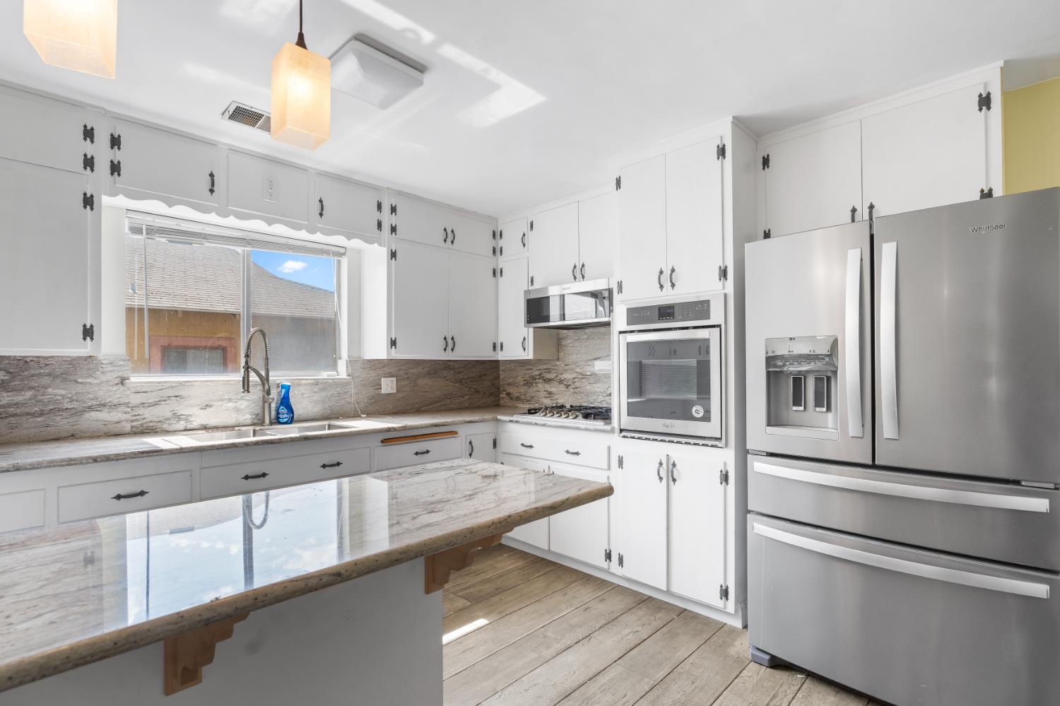 511 N St, Sanger, CA 93657