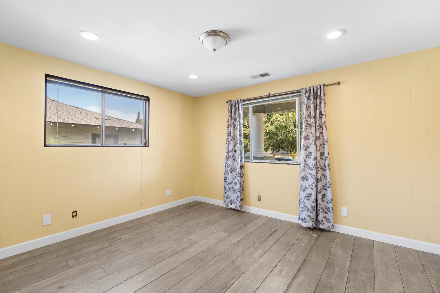 511 N St, Sanger, CA 93657