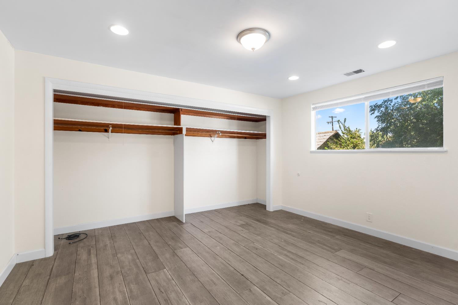 511 N St, Sanger, CA 93657