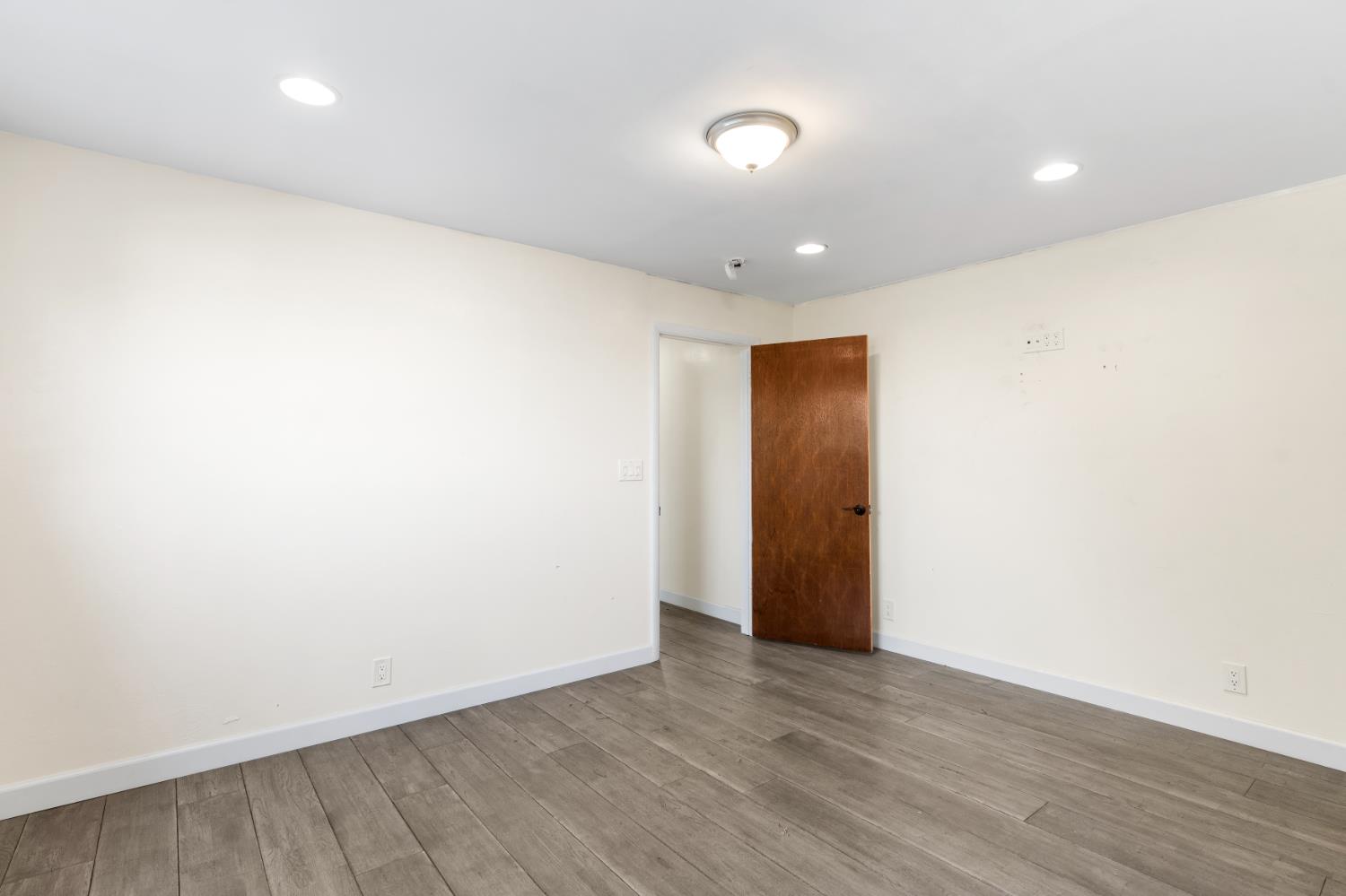 511 N St, Sanger, CA 93657