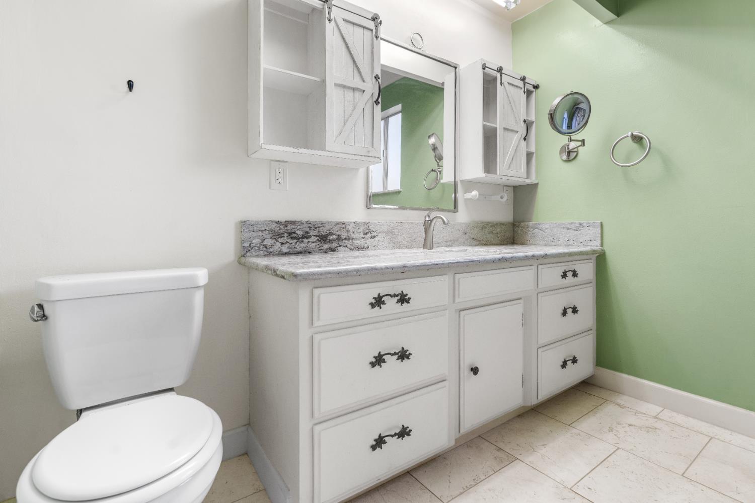 511 N St, Sanger, CA 93657