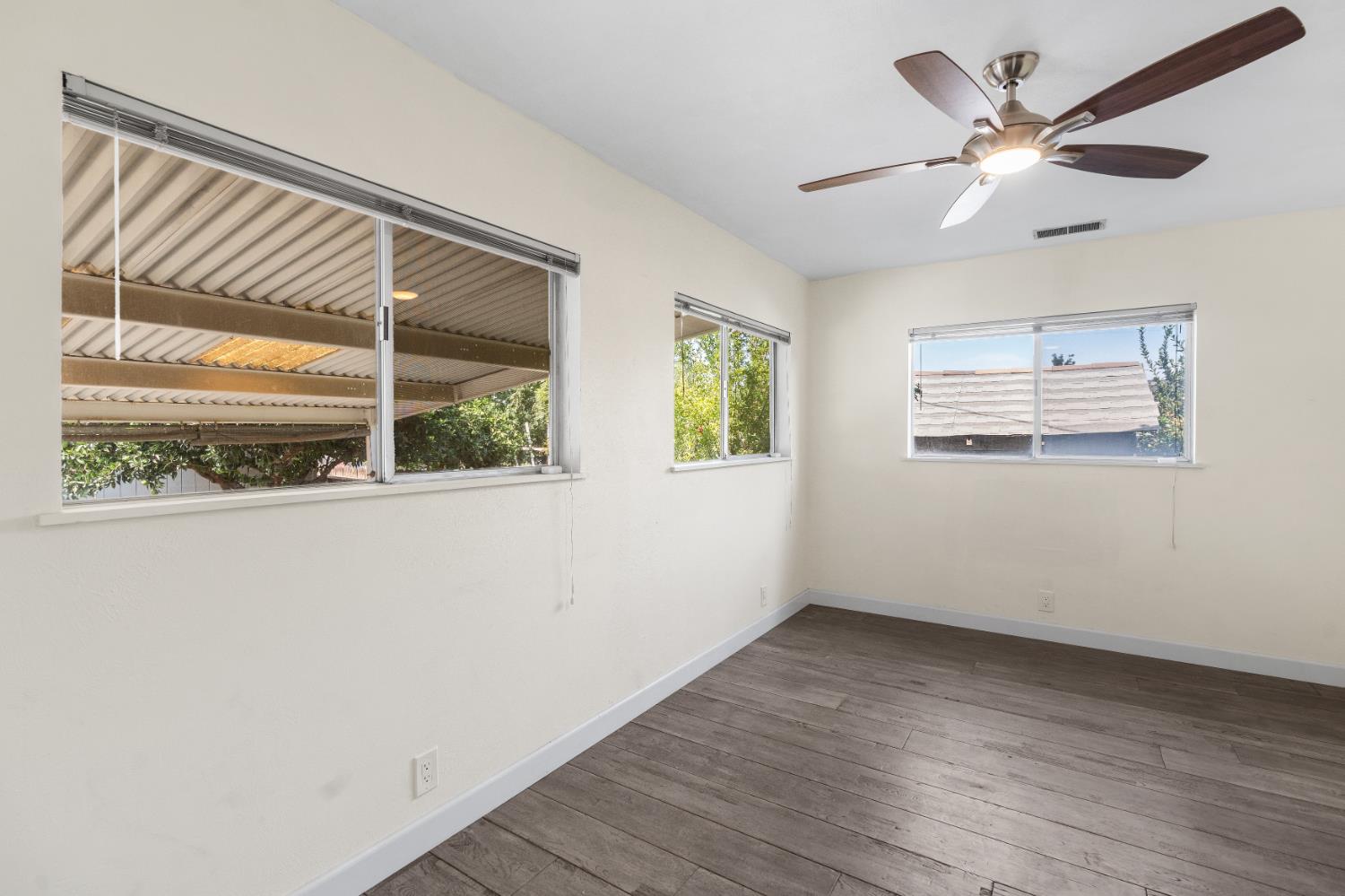 511 N St, Sanger, CA 93657