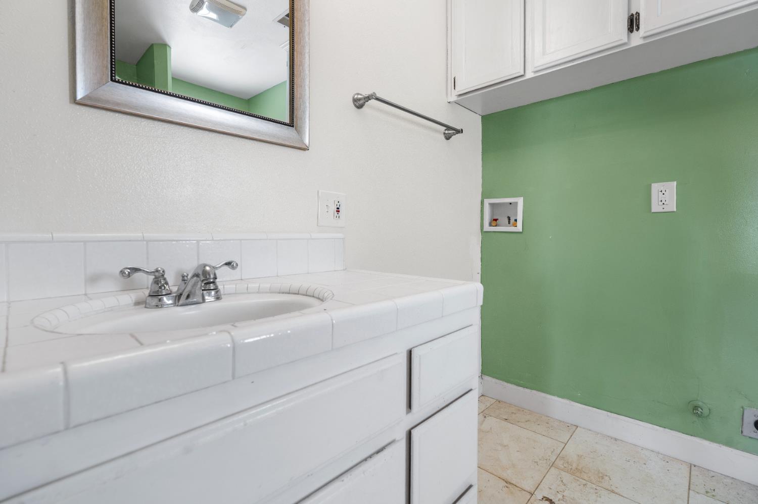511 N St, Sanger, CA 93657