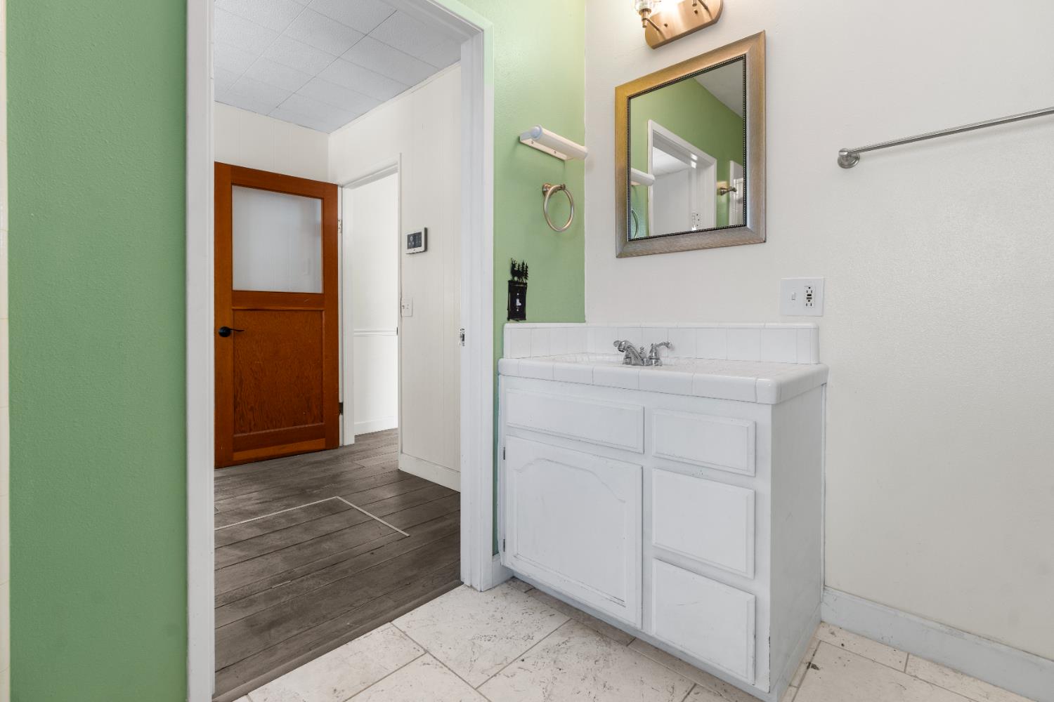 511 N St, Sanger, CA 93657