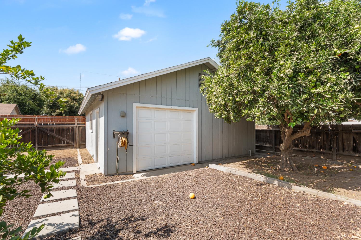 511 N St, Sanger, CA 93657