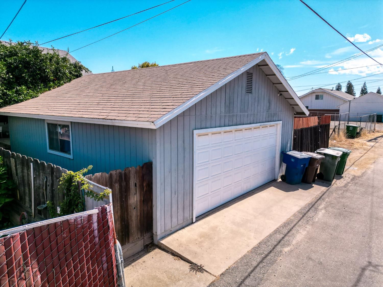511 N St, Sanger, CA 93657
