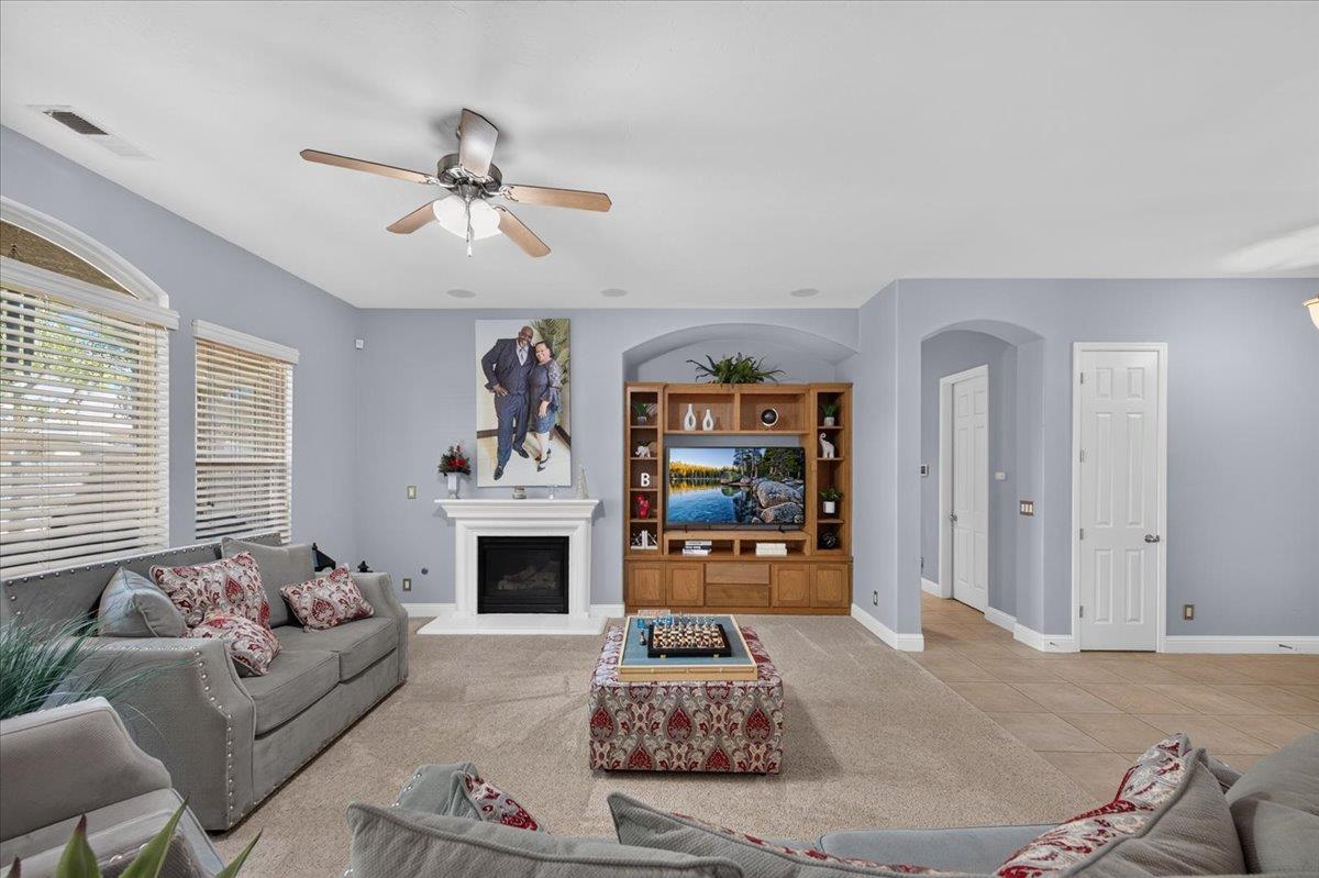 6580 W Wrenwood Ln, Fresno, CA 93723
